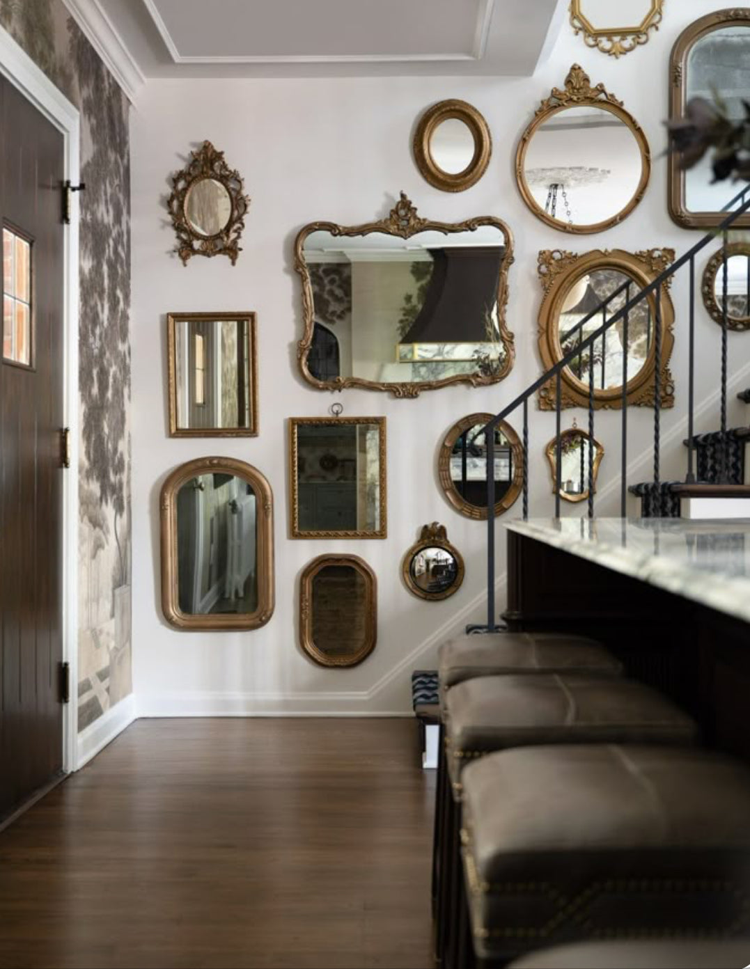 5 Ways to Style a Vintage Mirror in a Modern Home